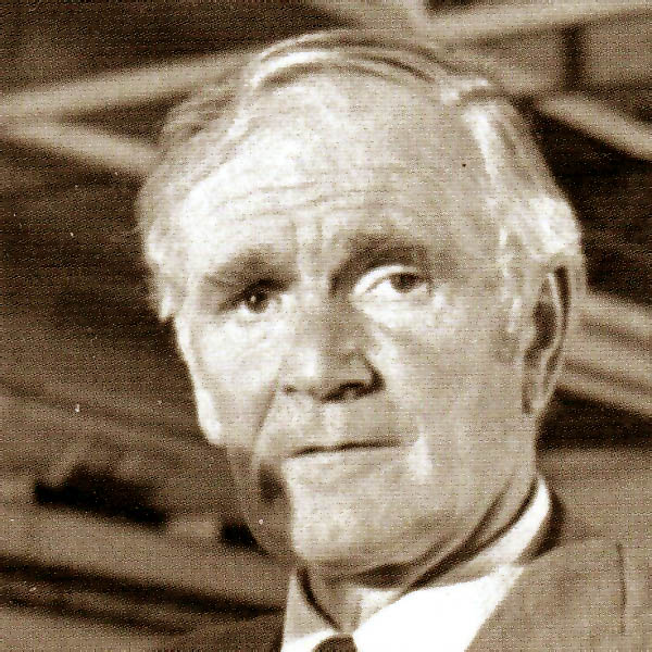 Desmond Llewelyn