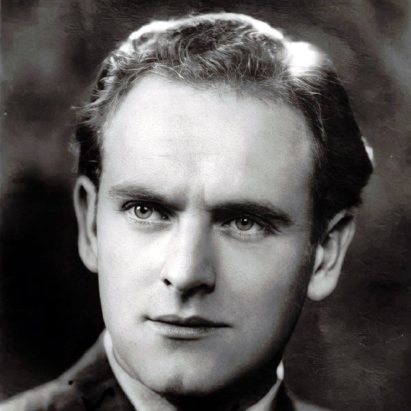 Bernard Lee